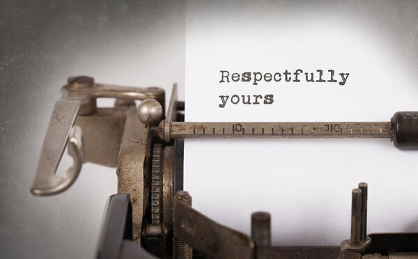 Винтажная надпись сделанная старой пишущей машинкой
