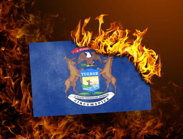 Сжигание флага - Мичиган — стоковое фото
