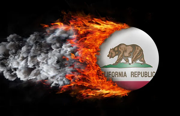 Bandeira com um rastro de fogo e fumaça - Califórnia — Fotografia de Stock