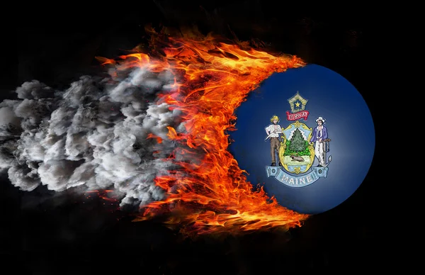 Bandera con un rastro de fuego y humo - Maine —  Fotos de Stock