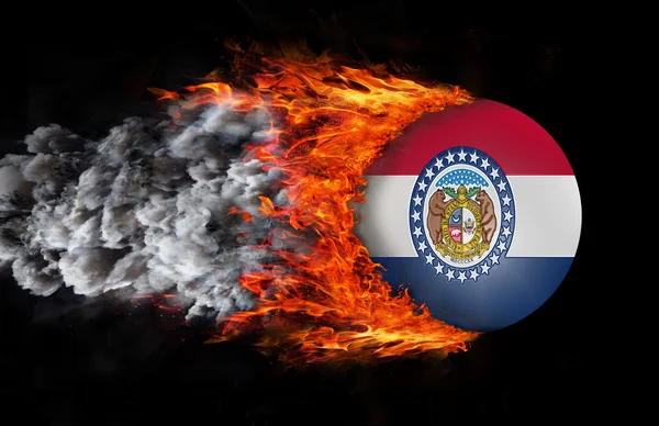 Bandera con un rastro de fuego y humo - Missouri — Foto de Stock