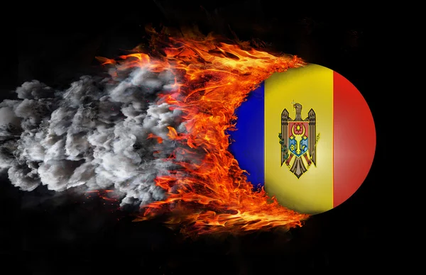 Flagga med ett spår av brand och rök - Moldavien — Stockfoto