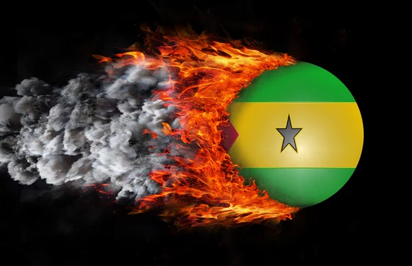 Bandeira com rasto de fogo e fumaça - São Tomé e Príncipe — Fotografia de Stock