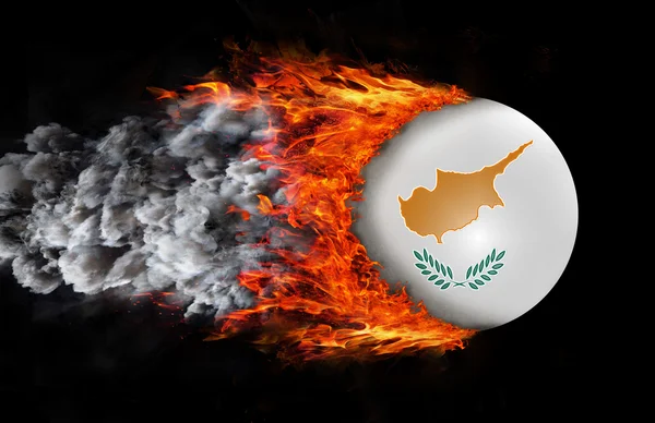 Flagga med ett spår av brand och rök - Cypern — Stockfoto