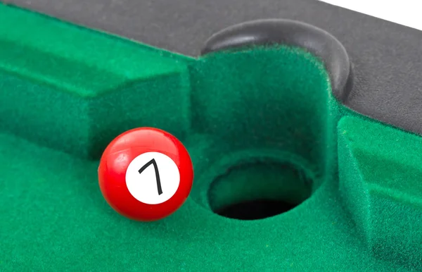 Rote Snookerkugel - Nummer 7 — Stockfoto