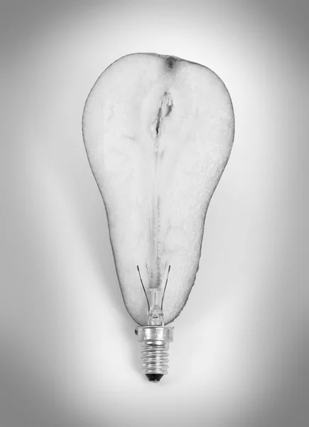 Glühbirne aus einer Birne — Stockfoto