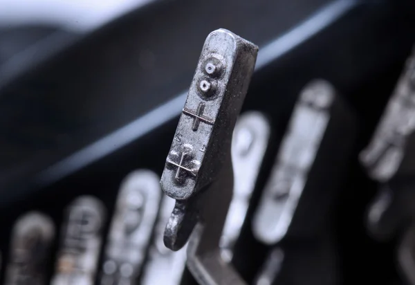 Hamer - oude handmatige schrijfmachine - koude blauw filter toevoegen — Stockfoto