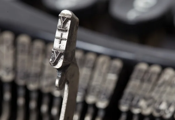 Y 锤-老式的手动打字机 — 图库照片