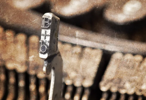 B hammer - old manual typewriter - warm filter — Φωτογραφία Αρχείου