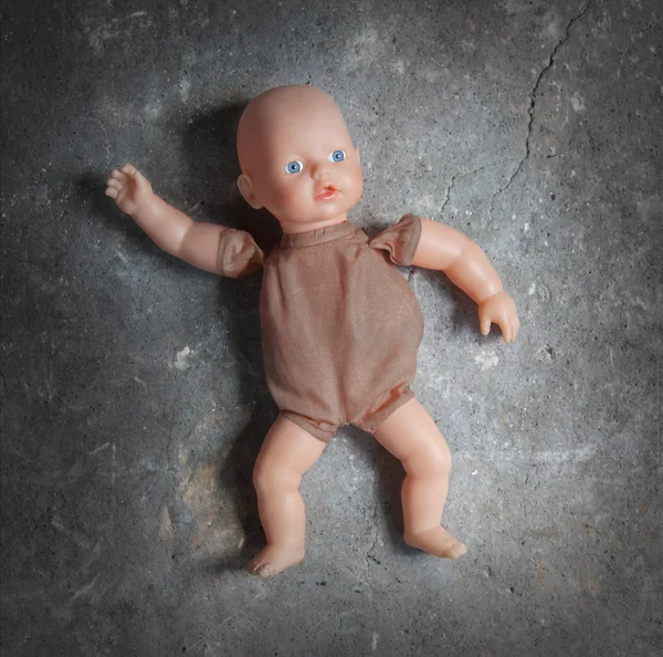 Abandoned doll — Stock Photo, Image