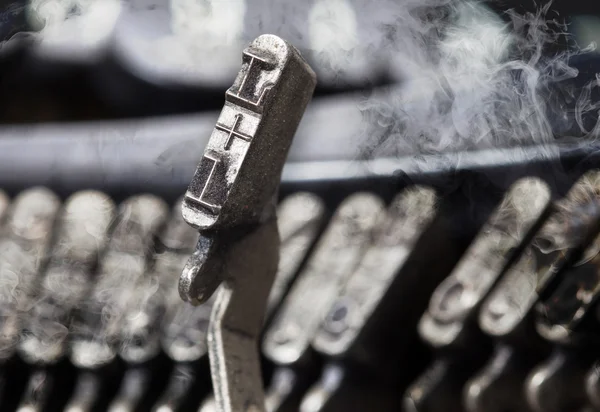 L hammer - old manual typewriter - mystery smoke — Stock Photo, Image