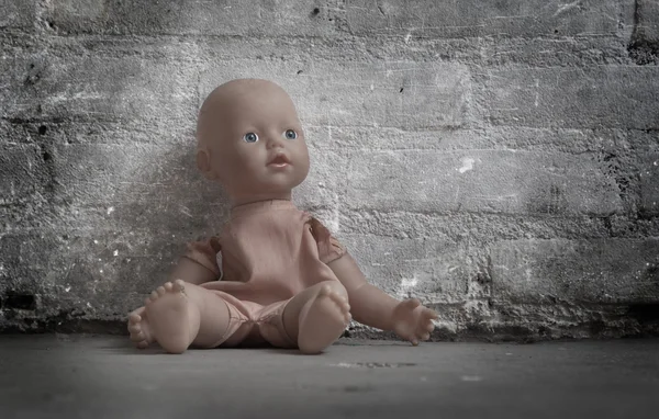 Кинутих лялька — стокове фото