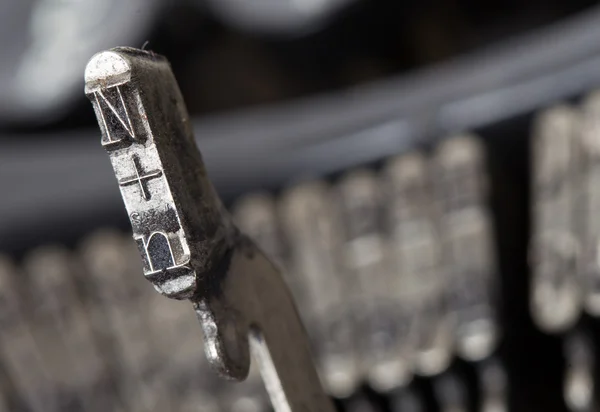 N hammer - old manual typewriter — Stock Photo, Image