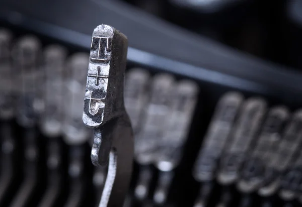 T hammer - old manual typewriter - cold blue filter — Stock Photo, Image