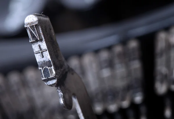N hammer - old manual typewriter - cold blue filter — Stock Photo, Image