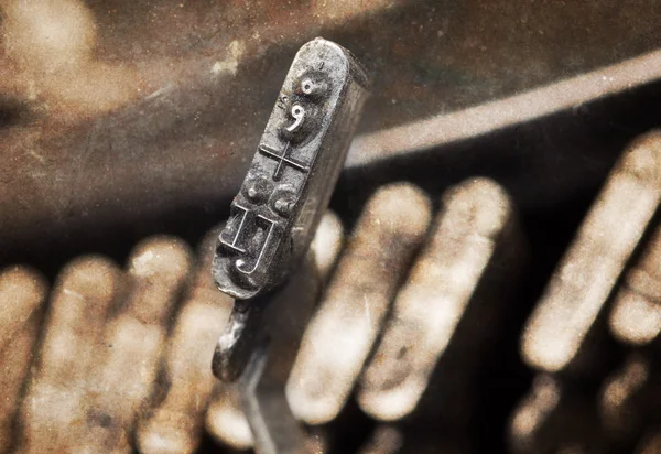 IJ hammer - old manual typewriter - warm filter — Stock Photo, Image