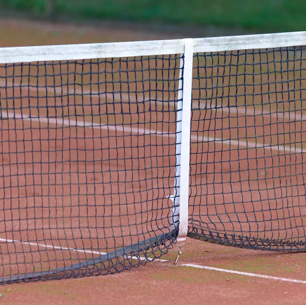 Мережа на тенісному корті — стокове фото