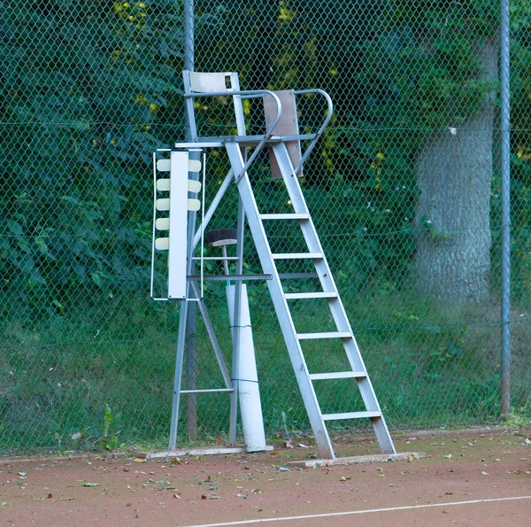 Silla de árbitro tenis viejo — Foto de Stock