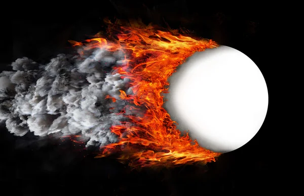 Bal met een spoor van vuur en rook - white — Stockfoto