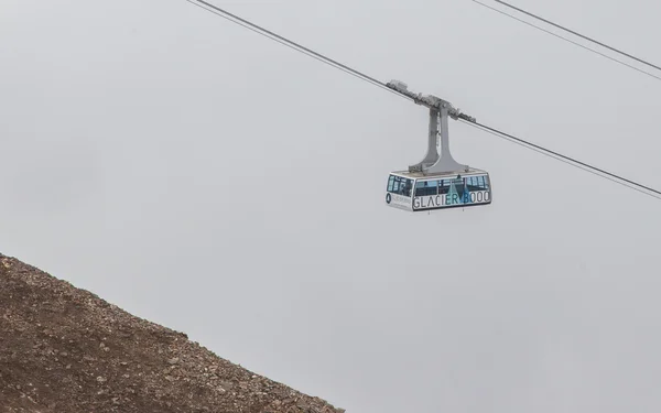 LES DIABLERETS, SWIZTERLAND - JULY 22: Ski lift to area Glacier — Stock Photo, Image