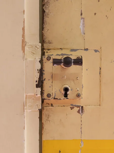 Παλιά κλειδαριά σε μια φυλακή — Φωτογραφία Αρχείου