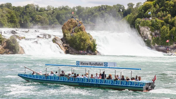 Rheinfalls, İsviçre - 25 Temmuz 2015: En büyük wat görünümüne — Stok fotoğraf