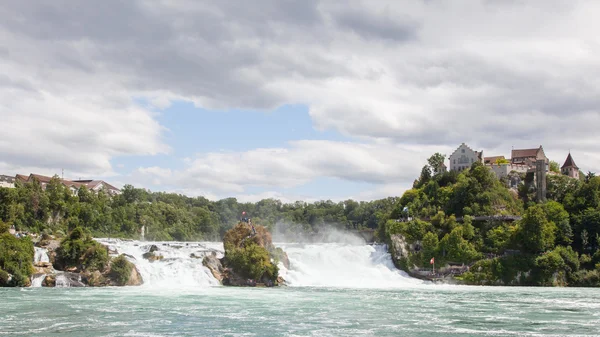 Rheinfalls, İsviçre - 25 Temmuz 2015: En büyük wat görünümüne — Stok fotoğraf