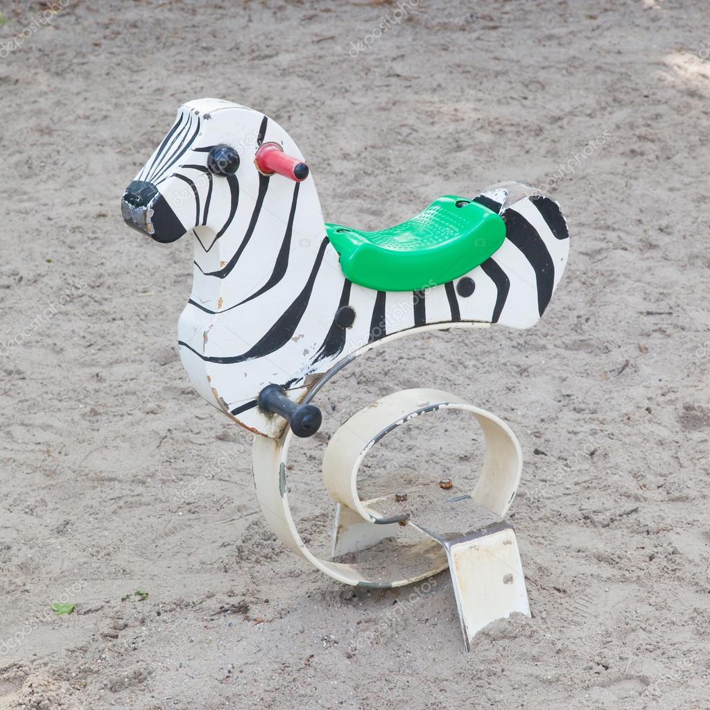 Frühling-Zebra, outdoor Spielzeug für Kinder — Stockfoto ...