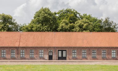 eski kırmızı çatı 