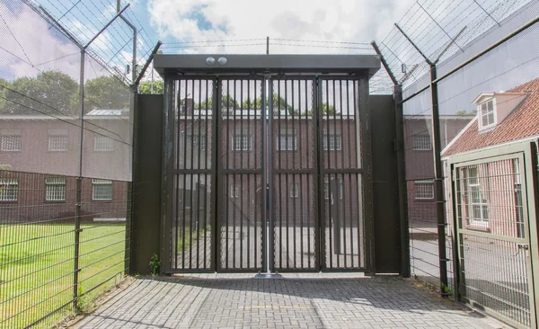 Large gate at an old jail — Stock Photo, Image