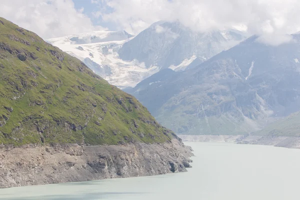 The green waters of Lake Dix - Dam Grand Dixence - Switzerland — Stock Photo, Image