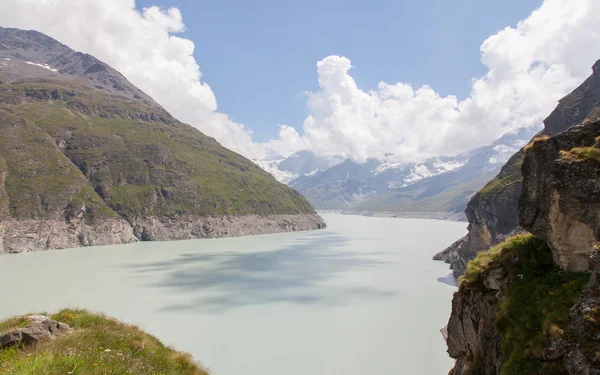 迪克斯湖-坝大迪克-瑞士，绿水 — 图库照片