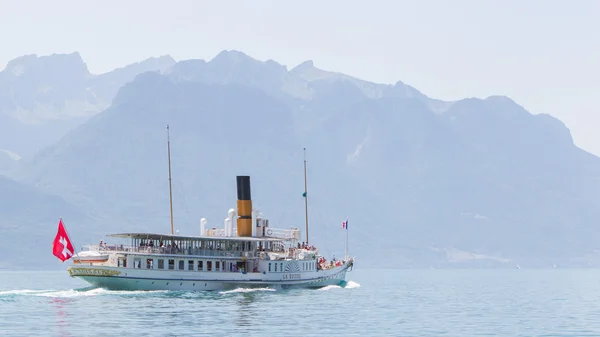 Swiss excursion boat sailing — Stock Photo, Image