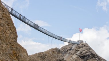 Les Diablerets, Swizterland - 22 Temmuz: İnsanlar Glacie yürüyüş