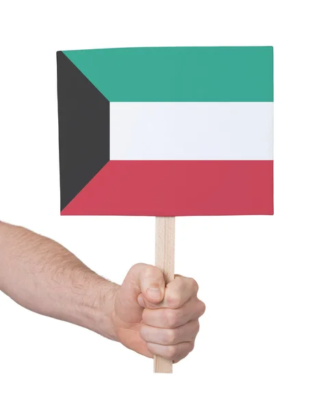 Mano sosteniendo una tarjeta pequeña - Bandera de Kuwait — Foto de Stock