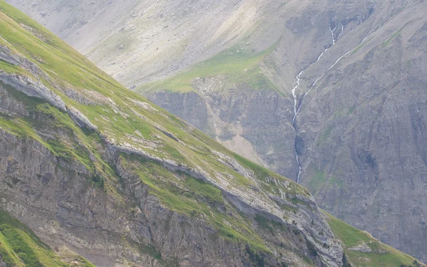 Typischer Blick auf die Schweizer Alpen — Stockfoto