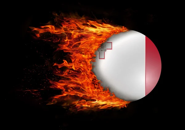 Flaga z szlak ognia - Malta — Zdjęcie stockowe