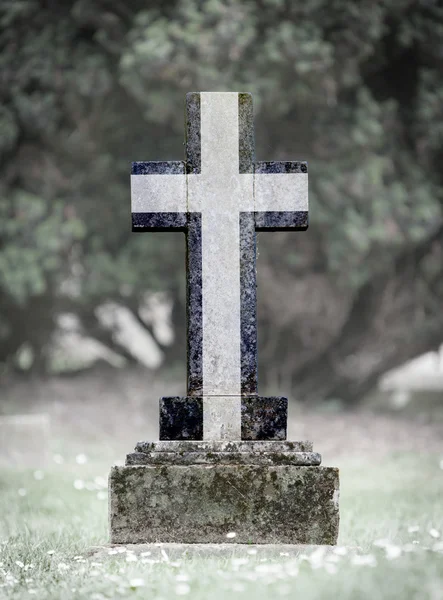 Very old gravestone in the cemetery — Stock Photo, Image