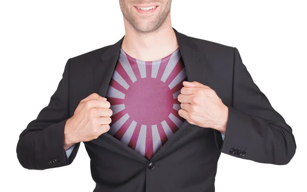 Hombre de negocios abriendo traje para revelar camisa con bandera — Foto de Stock