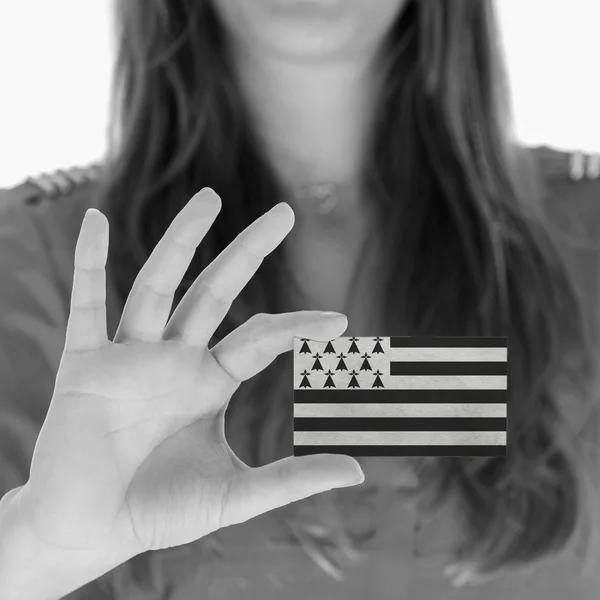 Woman showing a blank business card — Stock Photo, Image