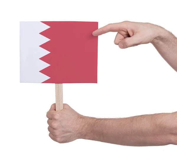 Χέρι που κρατά μικρή κάρτα - σημαία του Μπαχρέιν — Φωτογραφία Αρχείου