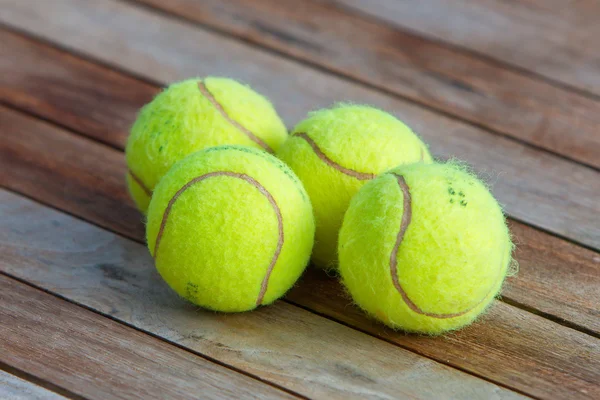 Quatre balles de tennis — Photo