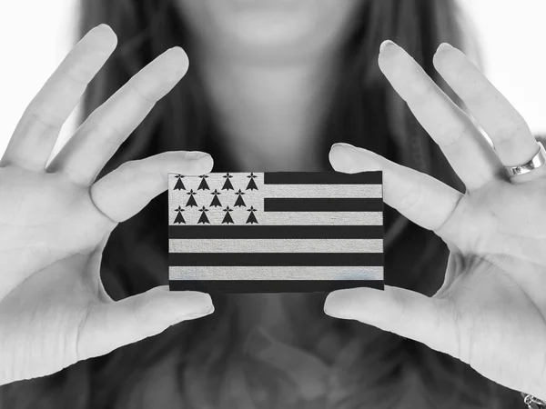 Woman showing a blank business card — Stock Photo, Image