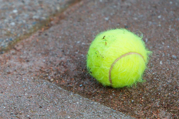 Pelota de tenis individual — Foto de Stock