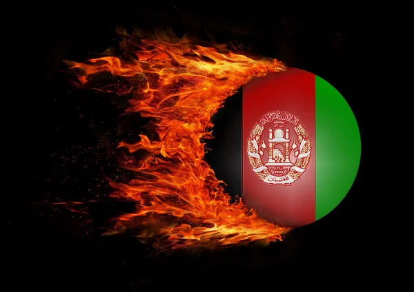 आग के निशान के साथ ध्वज - अफगानिस्तान — स्टॉक फ़ोटो, इमेज