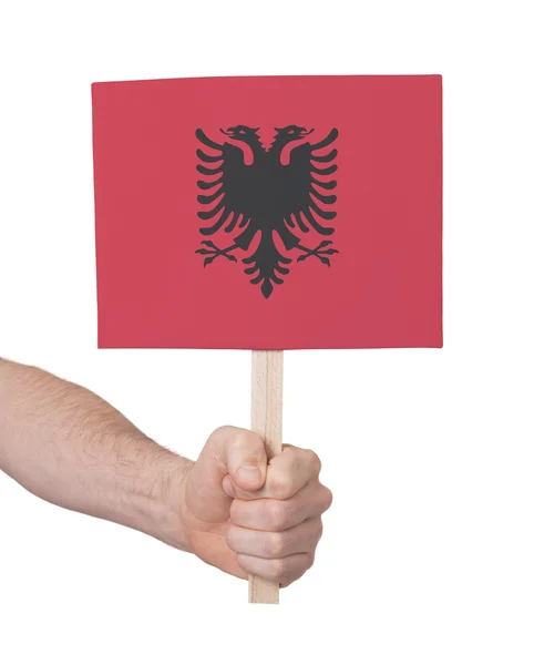 Hand met kleine kaartje - vlag van Albanië — Stockfoto