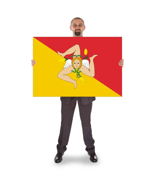 Leende affärsman håller ett stort kort, flagga Sicilien — Stockfoto