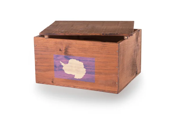 Caja de madera aislada sobre fondo blanco — Foto de Stock