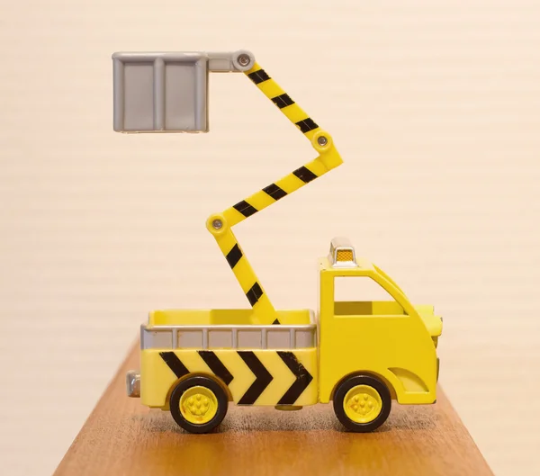 Gammel legetøj nødsituation lastbil isoleret - Stock-foto