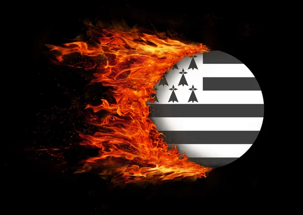 Σημαία με ένα ίχνος της φωτιάς - Βρετάνη — Φωτογραφία Αρχείου